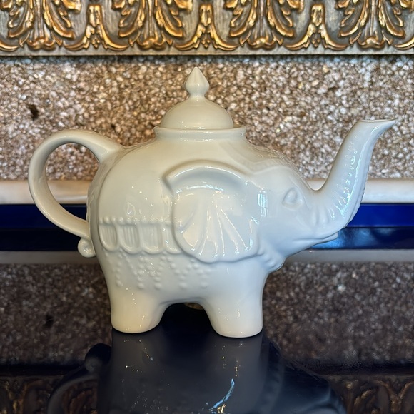 Cordon Bleu White Porcelain China Good Luck Elephant Teapot w/ Lid Emboss Detail - Picture 7 of 16